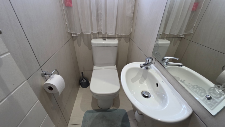 2 Bedroom Property for Sale in Heiderand Western Cape
